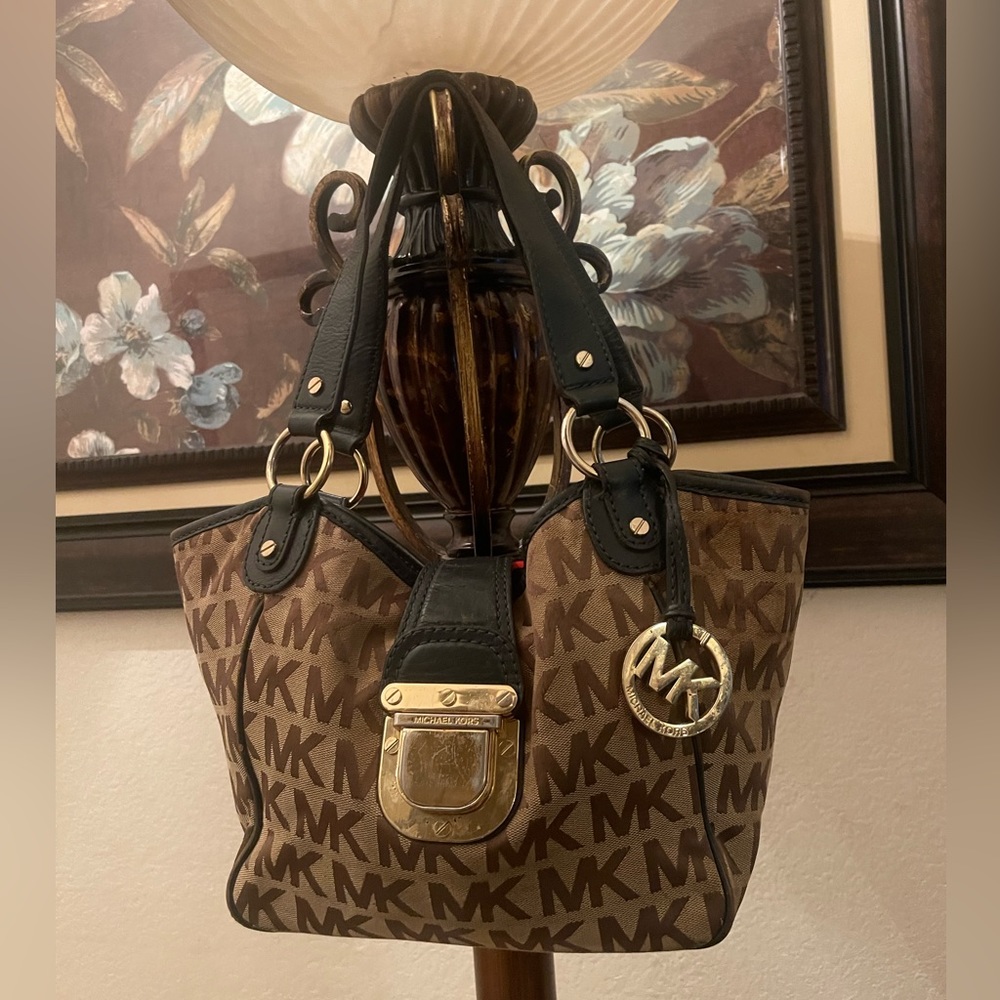 Michael Michael Kors please check all picture of condition
